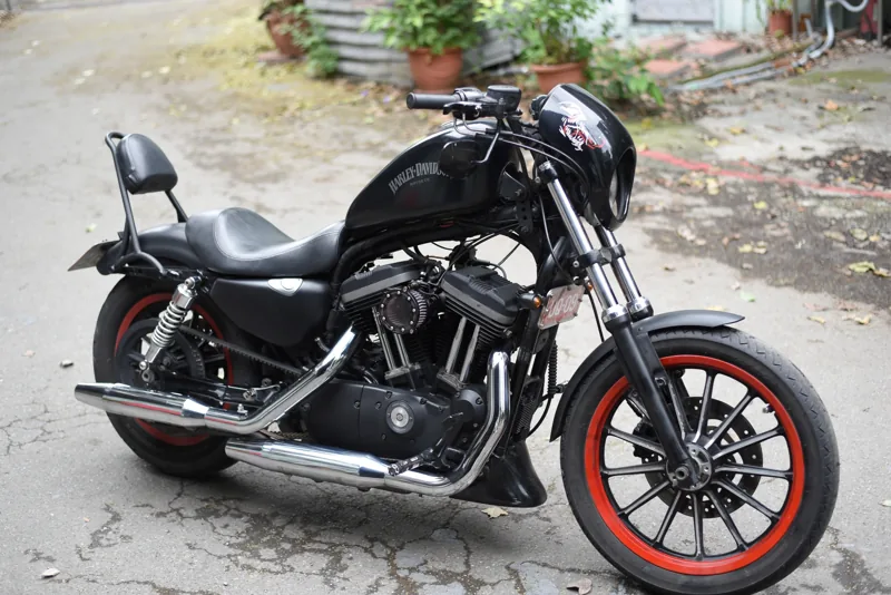 哈雷 Harley‑Davidson XL883N 四碼牌．第 1 張